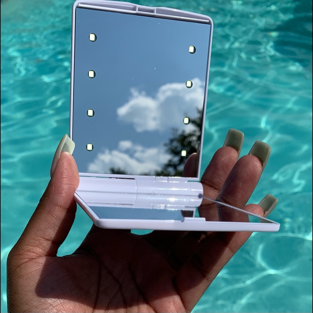 Compact LED Makeup Mirror - Picture 2 of 2